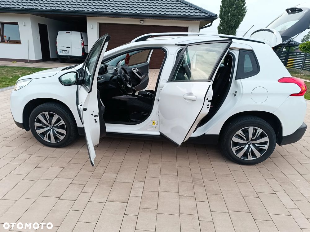 Peugeot 2008 1.2 Pure Tech Style - 14