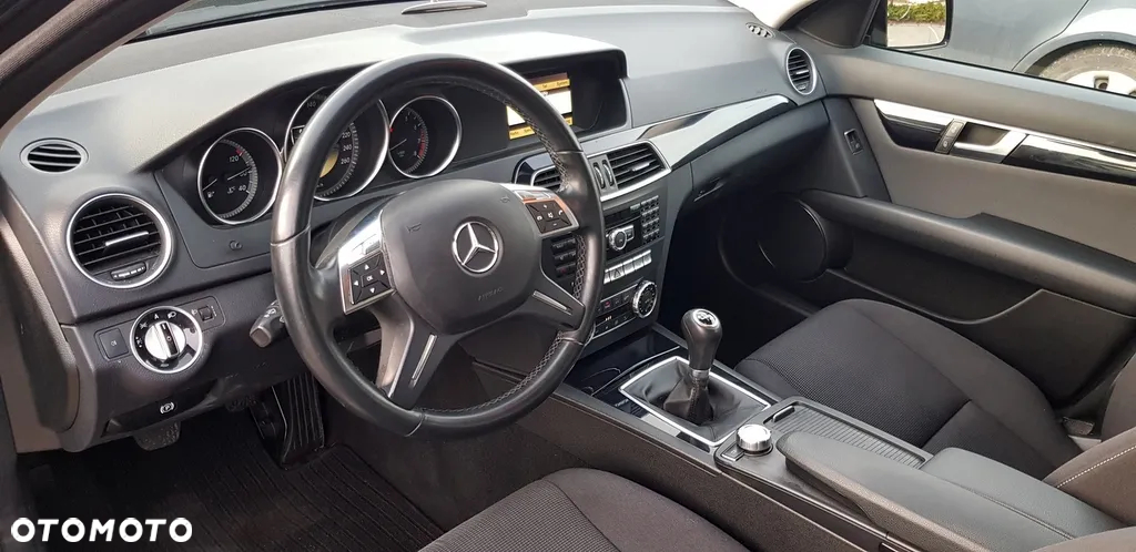Mercedes-Benz Klasa C 180 T CGI BlueEFFICIENCY - 10