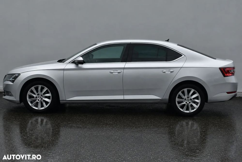 Skoda Superb 2.0 TDI DSG Ambition - 8
