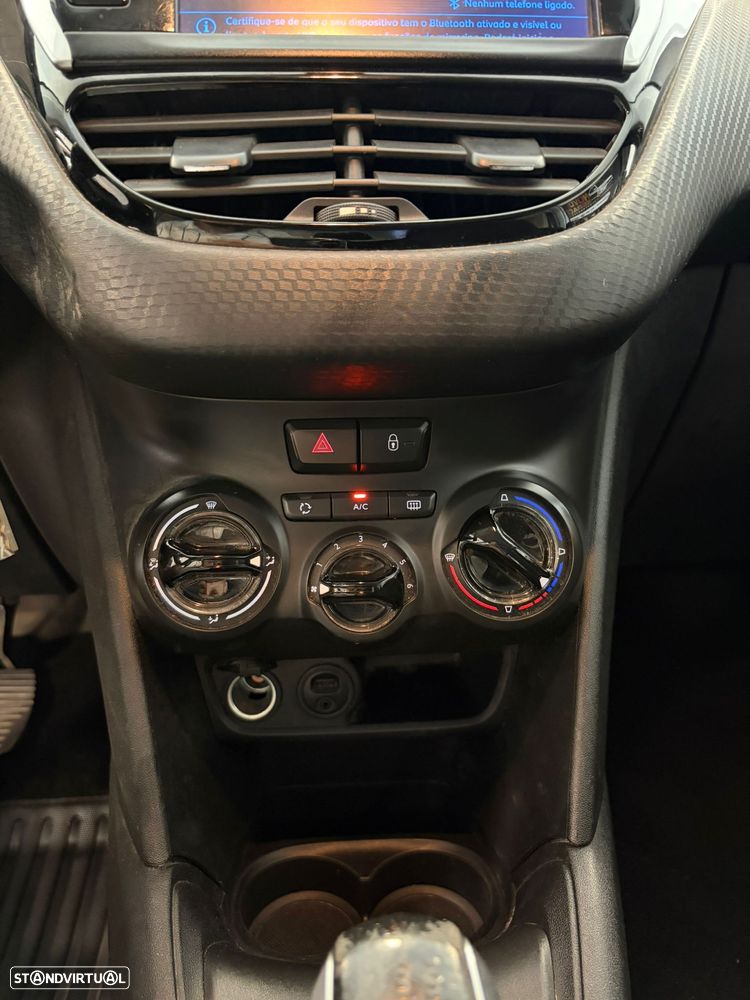 Peugeot 208 1.6 BlueHDi Style - 20