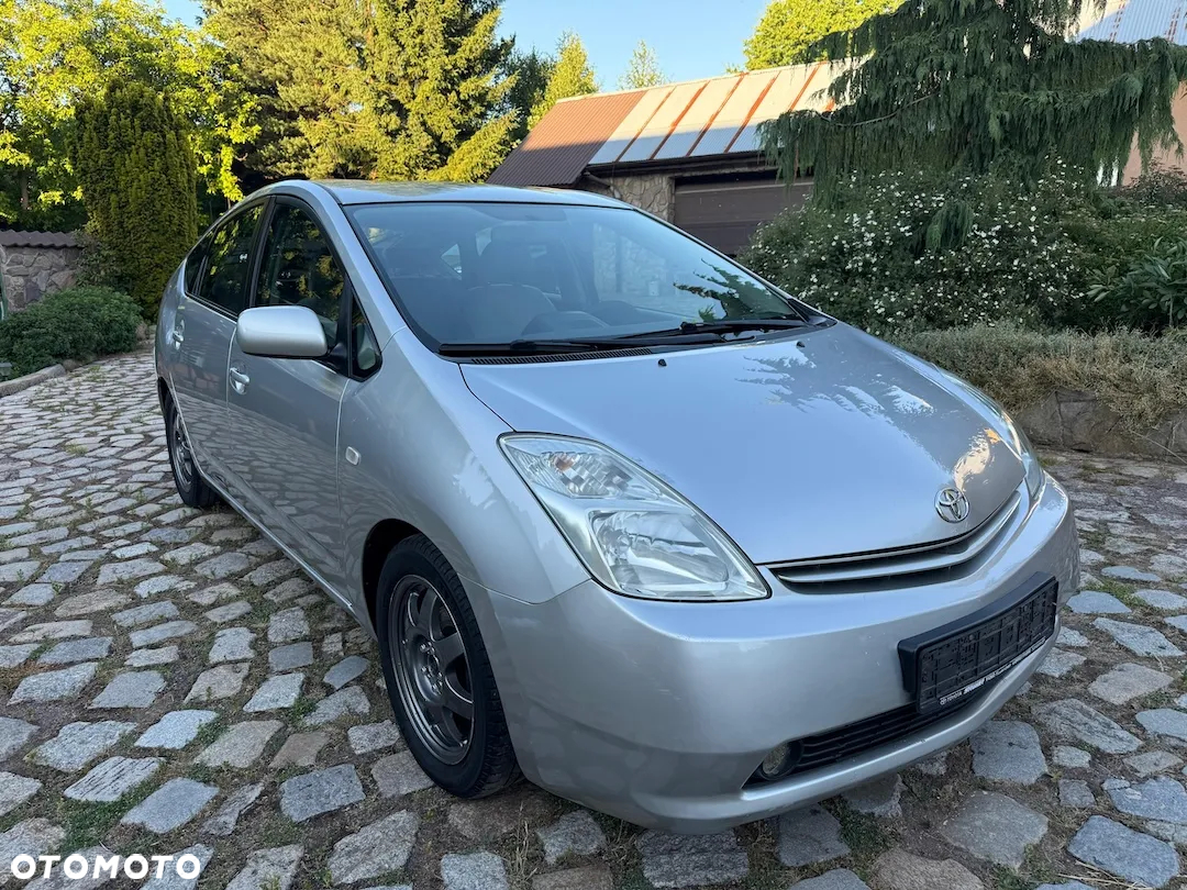 Toyota Prius (Hybrid) - 2