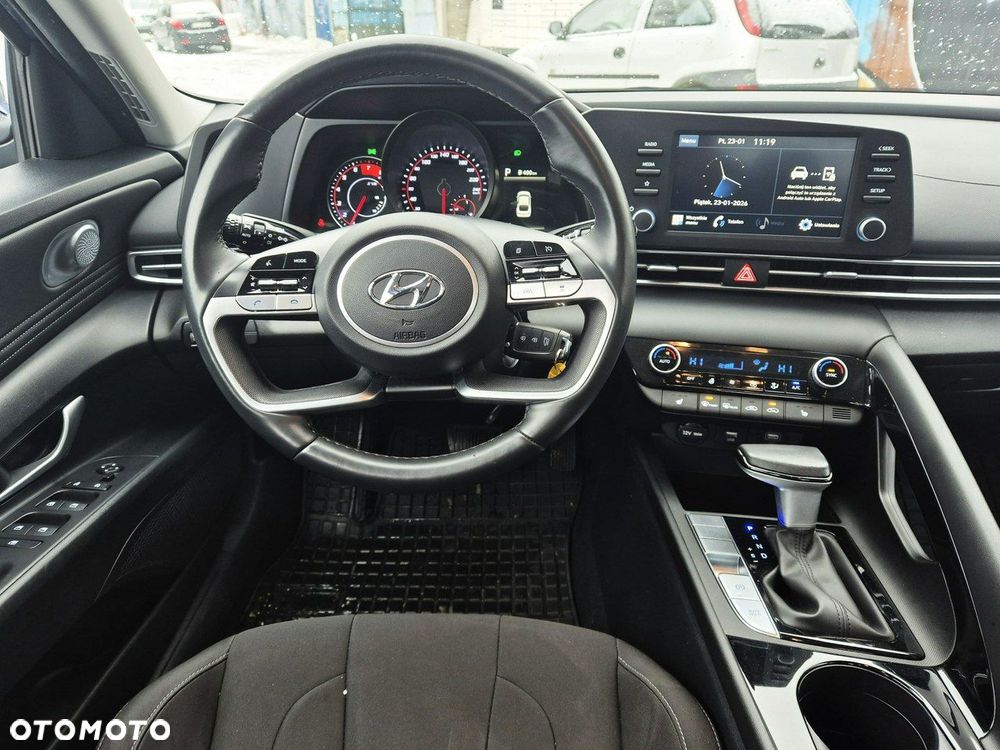 Hyundai Elantra - 16