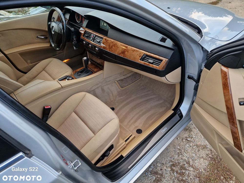 BMW Seria 5 525d - 17