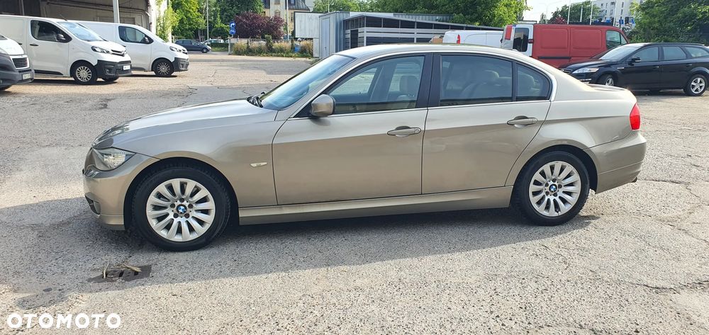 BMW Seria 3 325i Edition Exclusive - 29