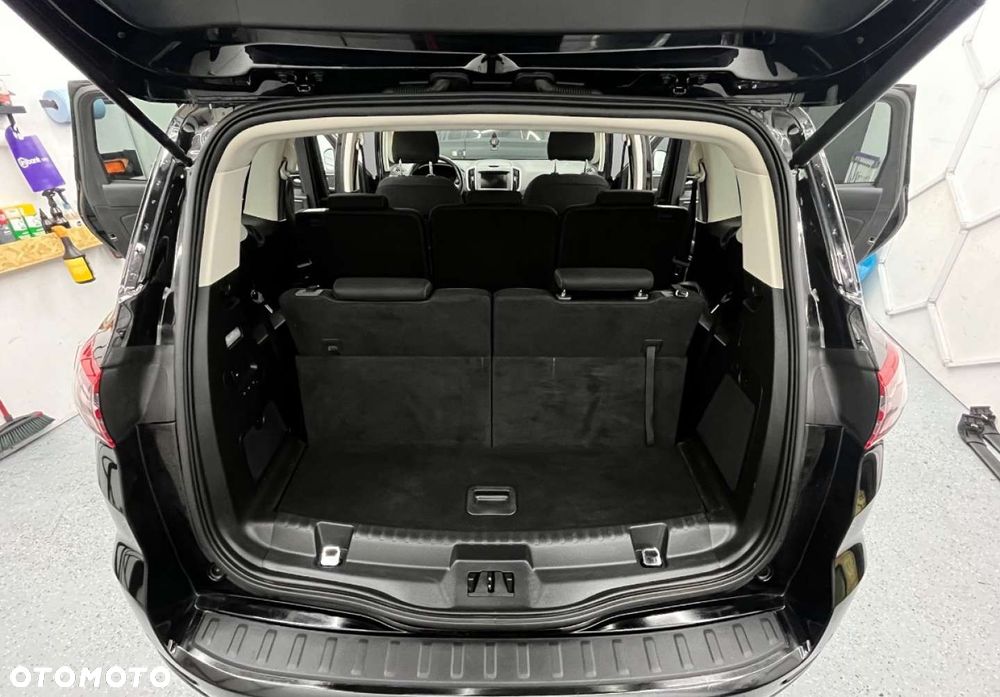 Ford S-Max - 36
