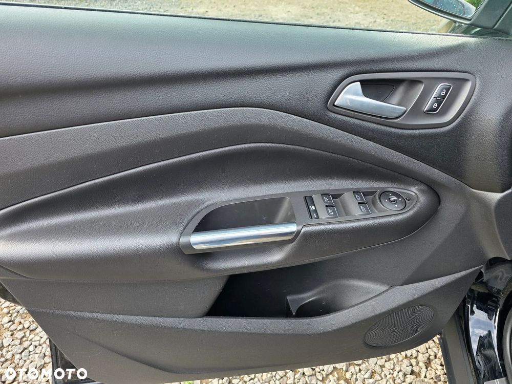 Ford Kuga 2.0 TDCi 2x4 Titanium - 30