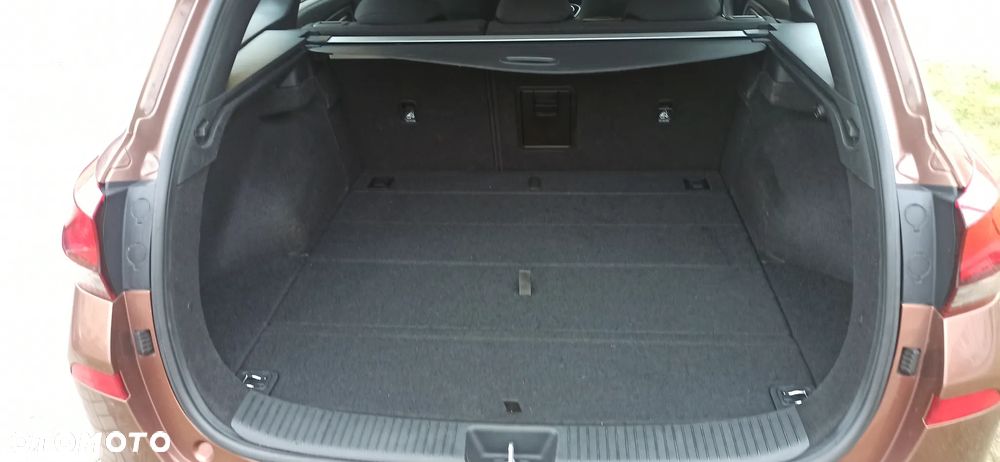 Hyundai i30 1.6 D Comfort - 12