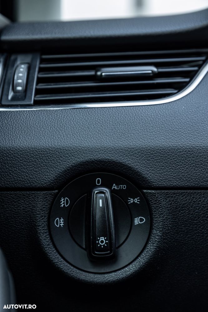 Skoda Octavia Combi 2.0 TDI (Green tec) 4x4 DSG Scout - 26