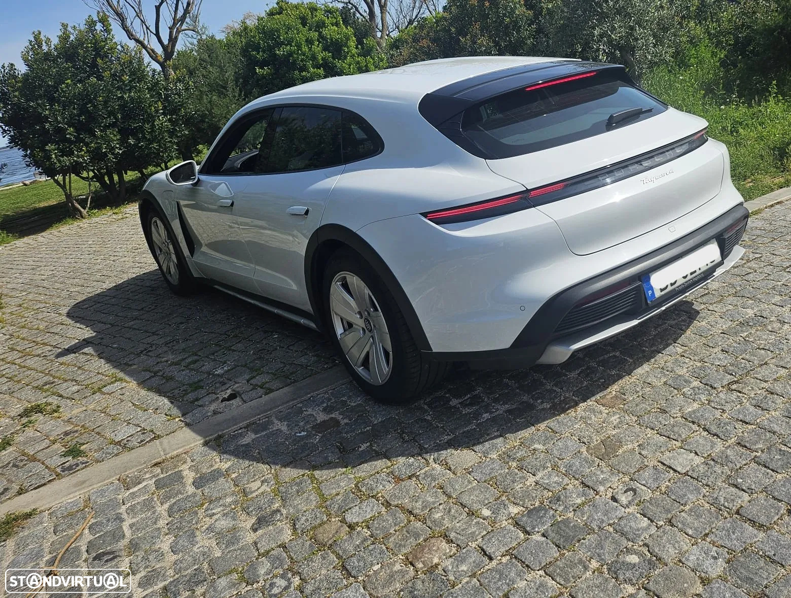 Porsche Taycan Cross Turismo 4 - 21