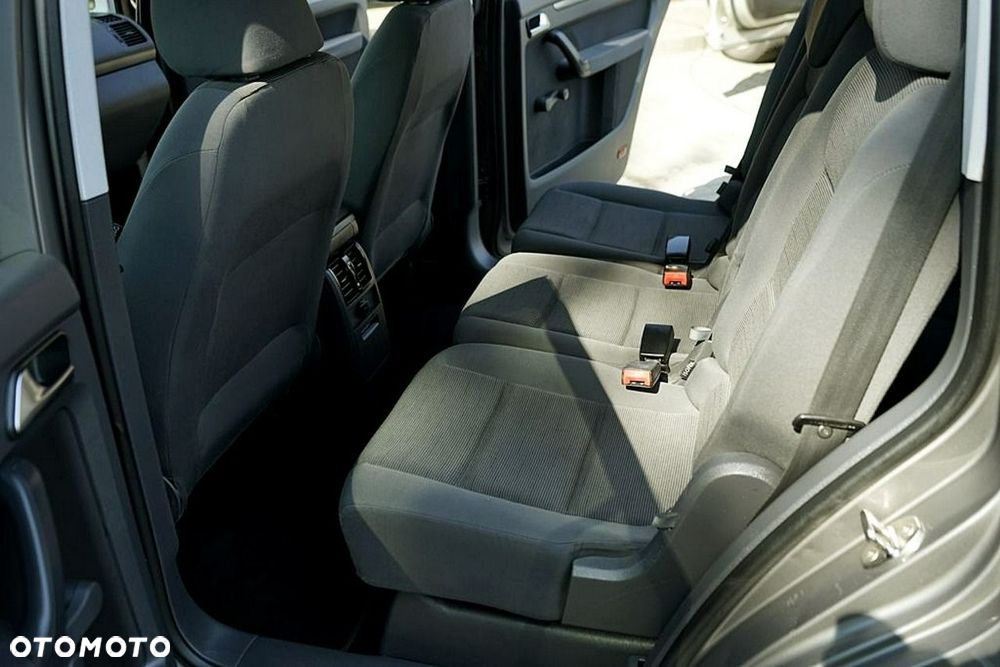 Volkswagen Touran - 18