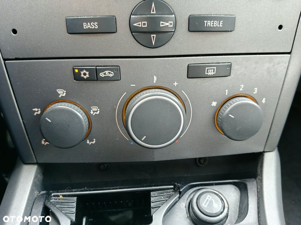 Opel Astra 1.4 Caravan Cosmo - 14