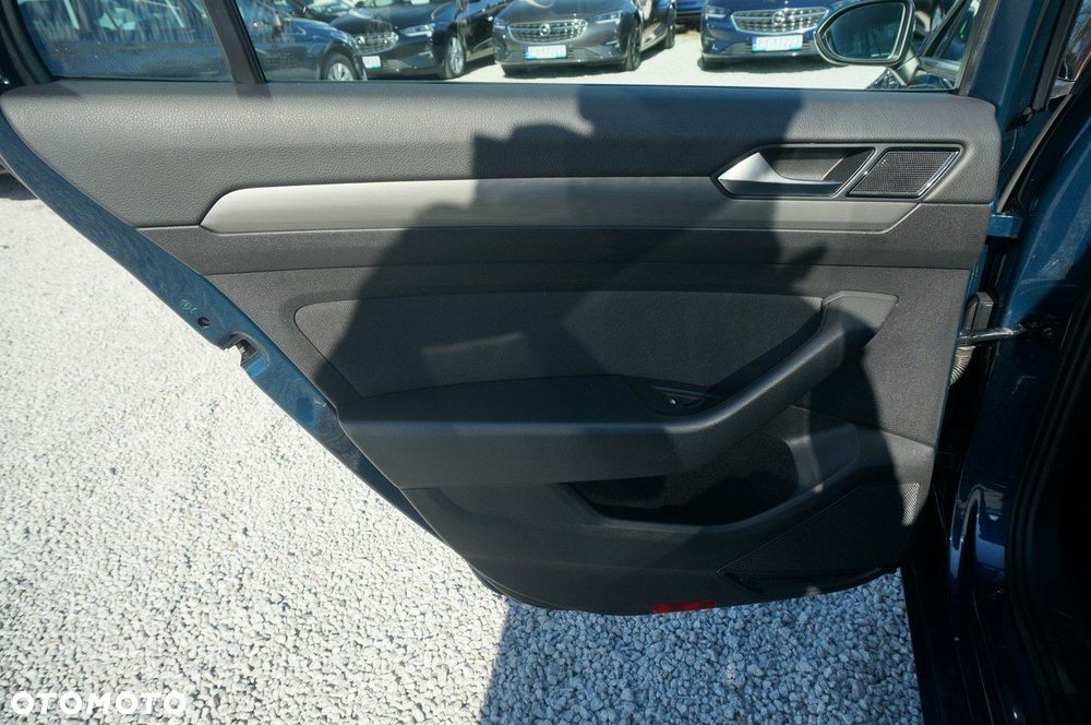 Volkswagen Passat Variant 2.0 TDI EVO Essence - 23