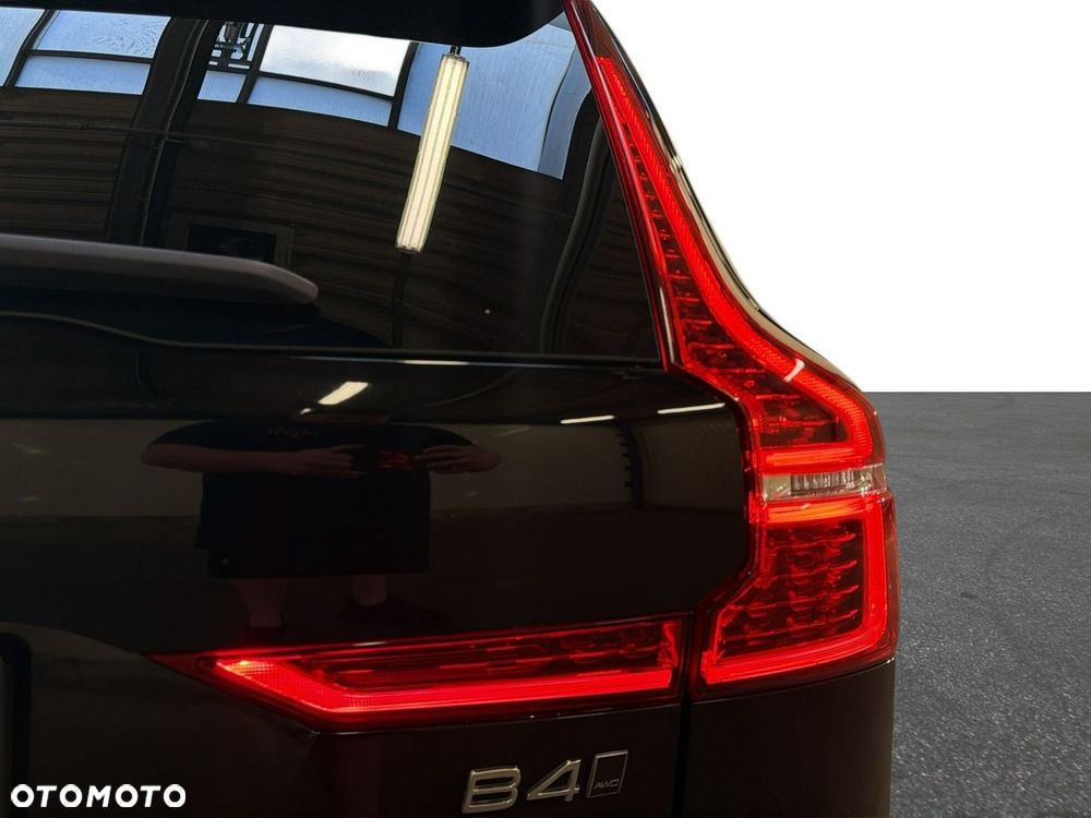 Volvo XC 60 B4 D AWD Momentum Pro - 12
