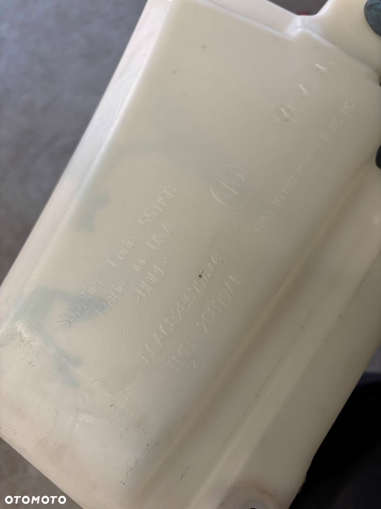 JEEP CHEROKEE KL LIFT 2019- USA ZBIORNICZEK PLYNU DO SPRYSKIWACZY - 7