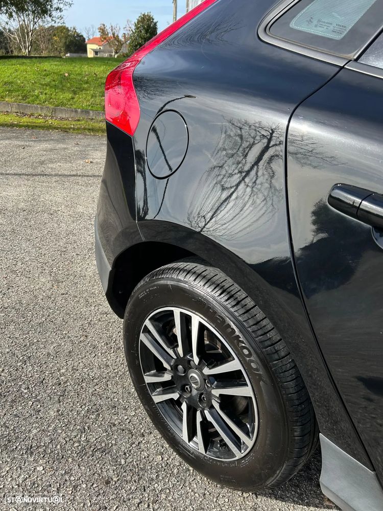 Volvo V40 Cross Country - 10