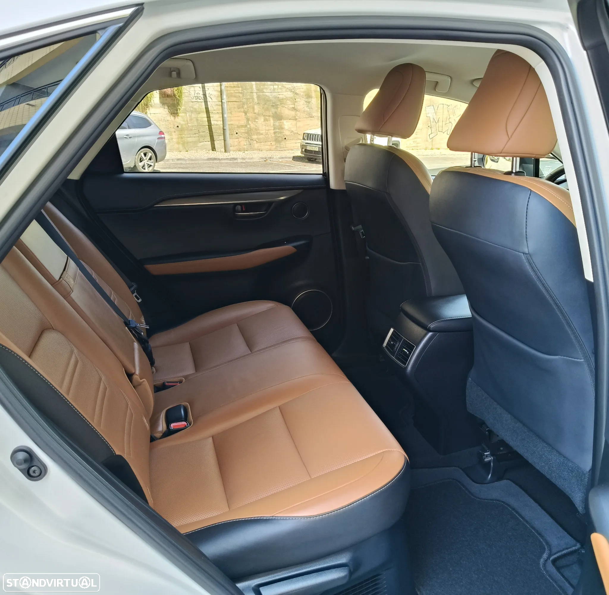 Lexus NX 300h Executive+ - 26