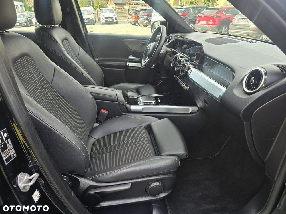 Mercedes-Benz GLB - 14