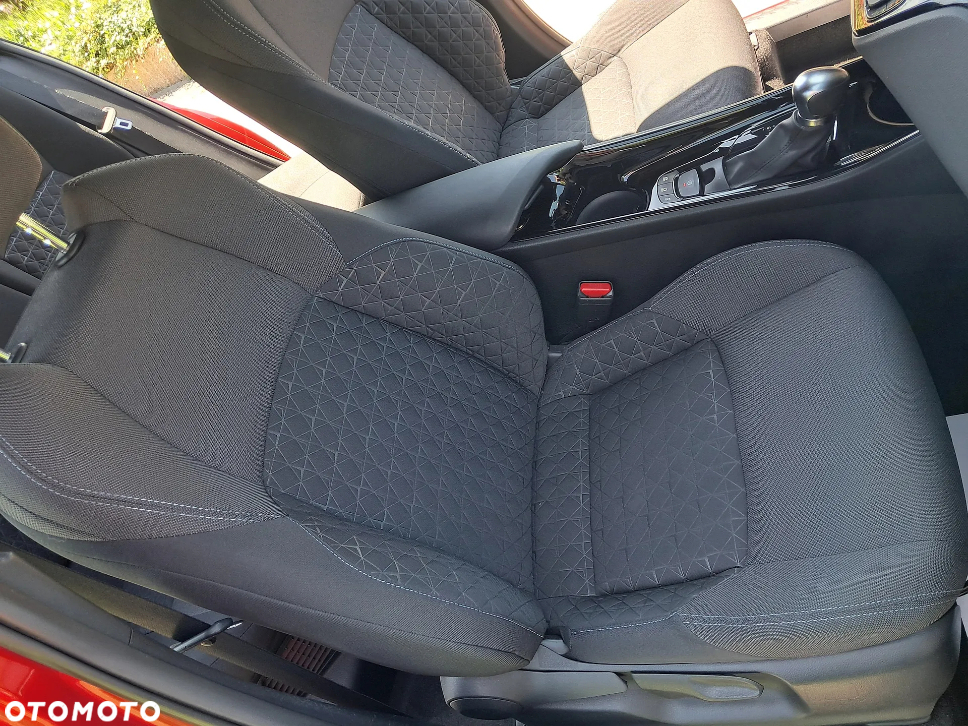 Toyota C-HR - 32