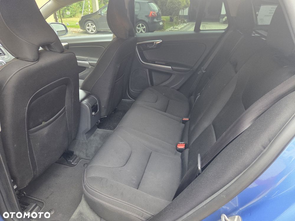 Volvo V60 D2 Momentum - 9