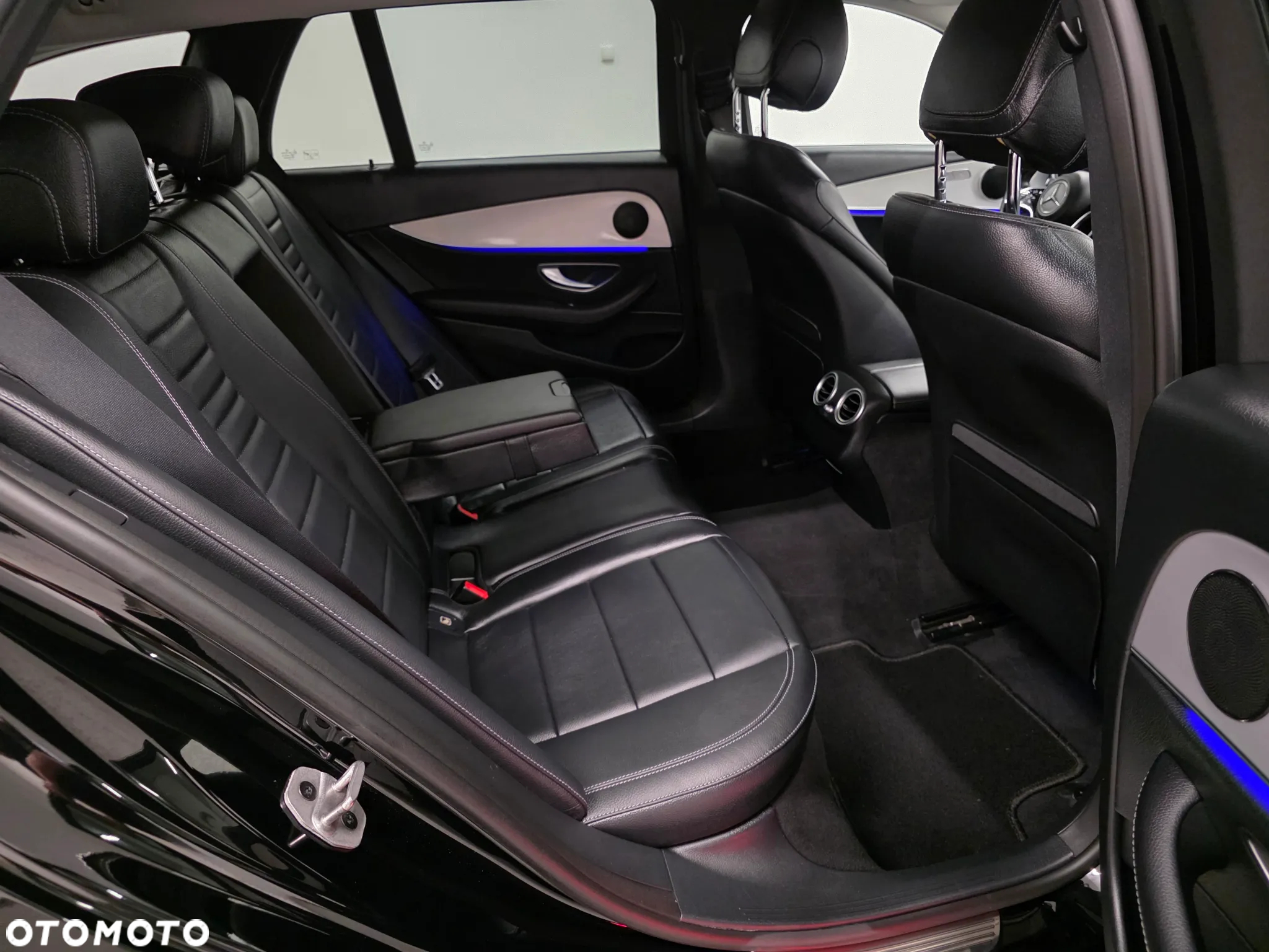 Mercedes-Benz Klasa E 220 d 4Matic 9G-TRONIC AMG Line - 21