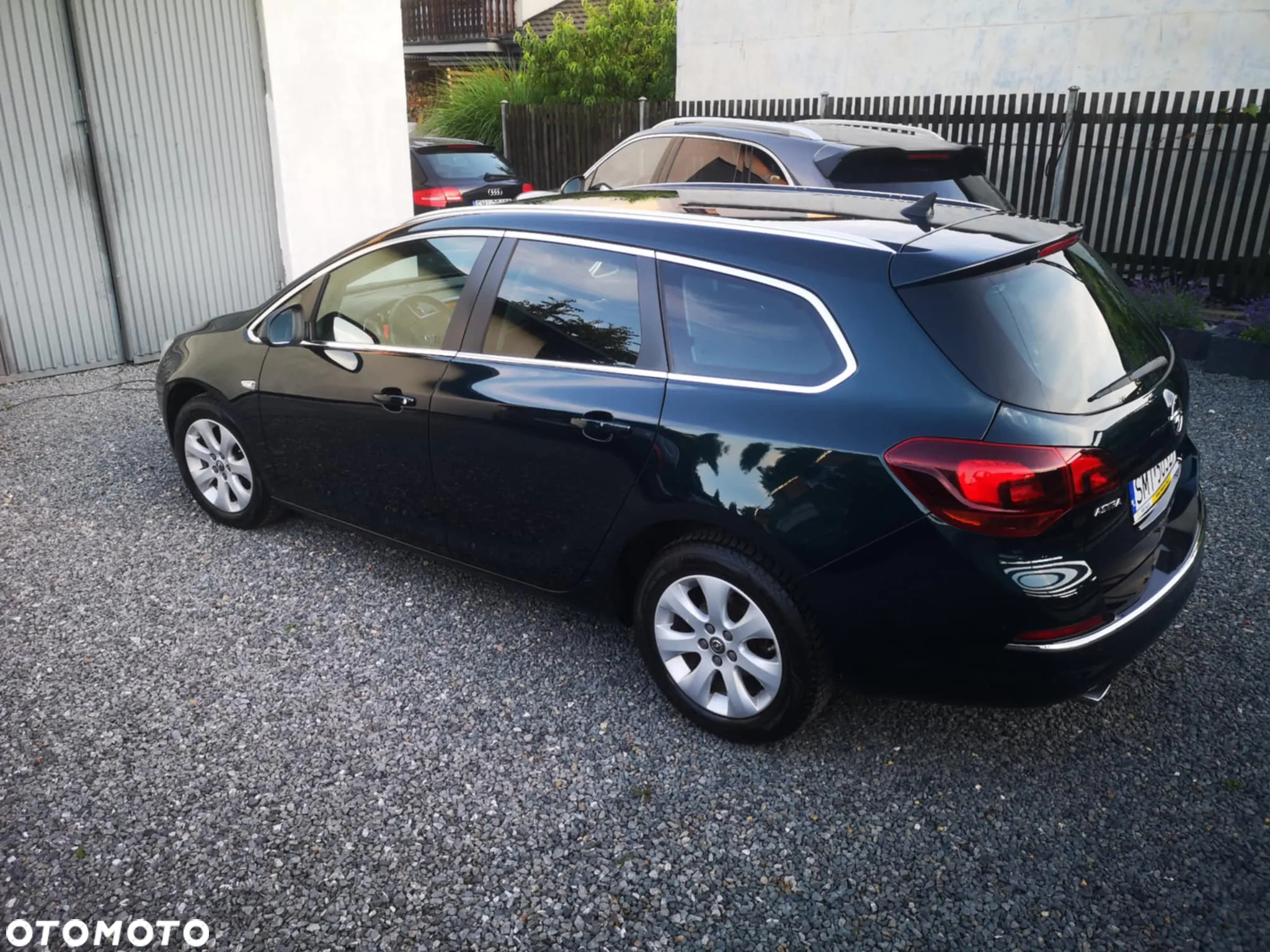 Opel Astra 1.4 Turbo Sports Tourer Exklusiv - 2