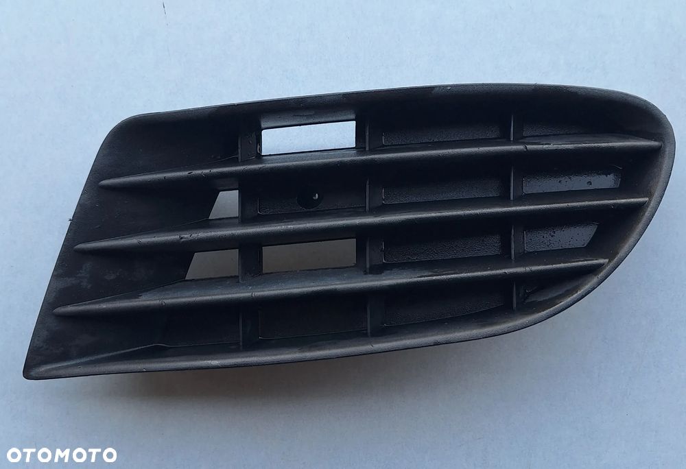 KRATKA ZDERZAKA PRAWA 5M0853666- VW GOLF V PLUS - 1