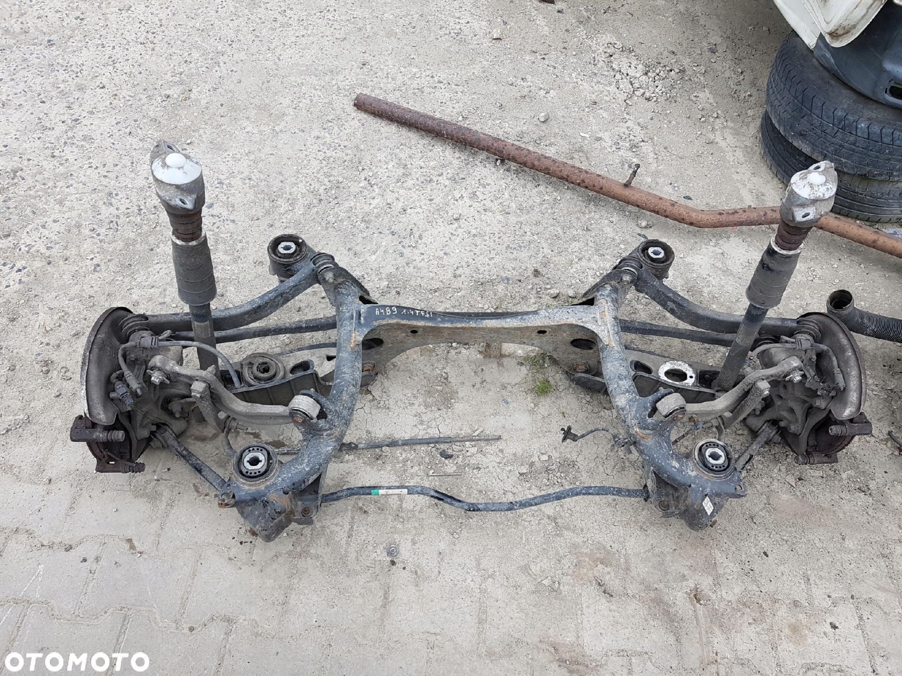 AUDI A4 B9 8W 15-18r BELKA ZAWIESZENIA TYŁ - 1