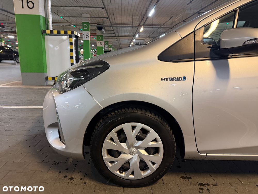 Toyota Yaris Hybrid 100 Premium - 12