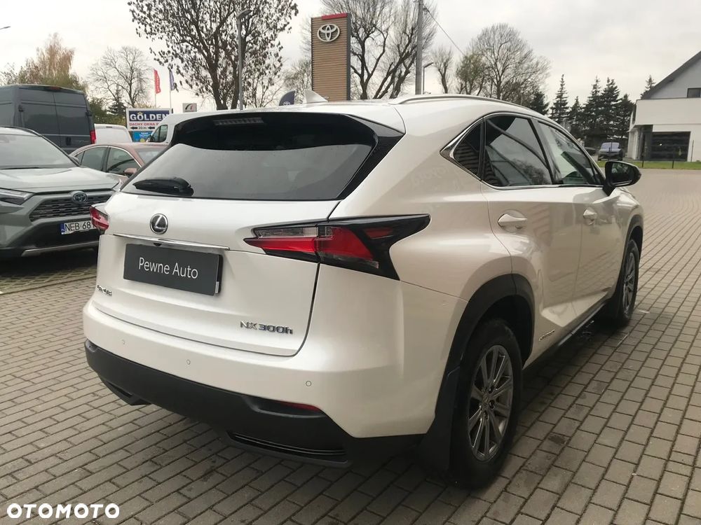 Lexus NX 300h Elite AWD - 10