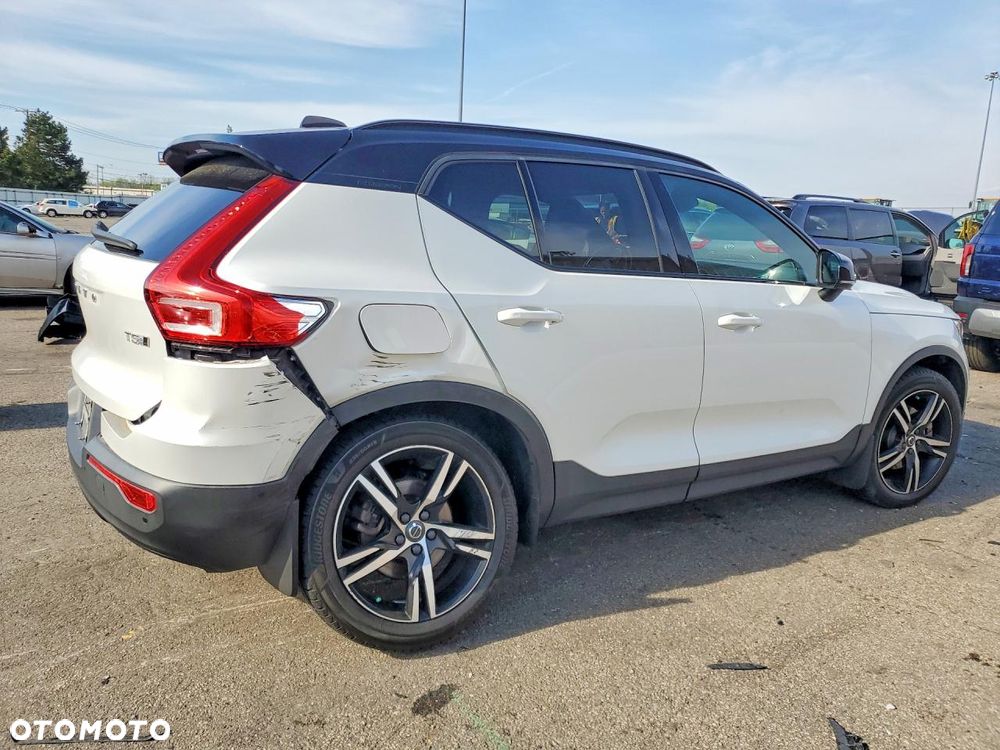 Volvo XC 40 T5 AWD R-Design - 4
