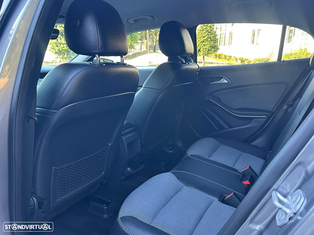 Mercedes-Benz GLA 180 d 7G-DCT Urban - 15
