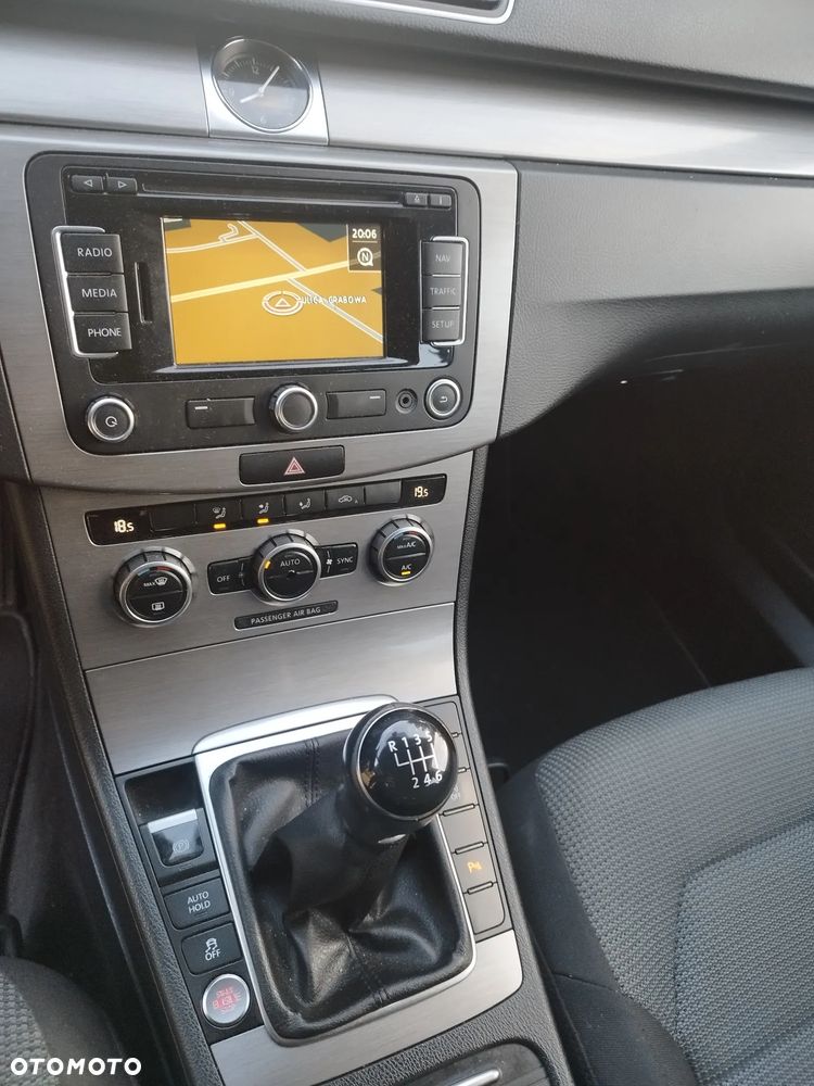 Volkswagen Passat - 12