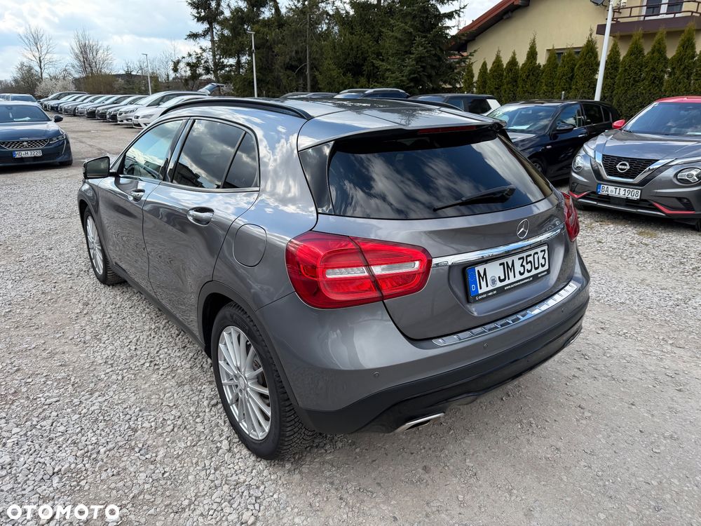 Mercedes-Benz GLA 200 Urban - 4