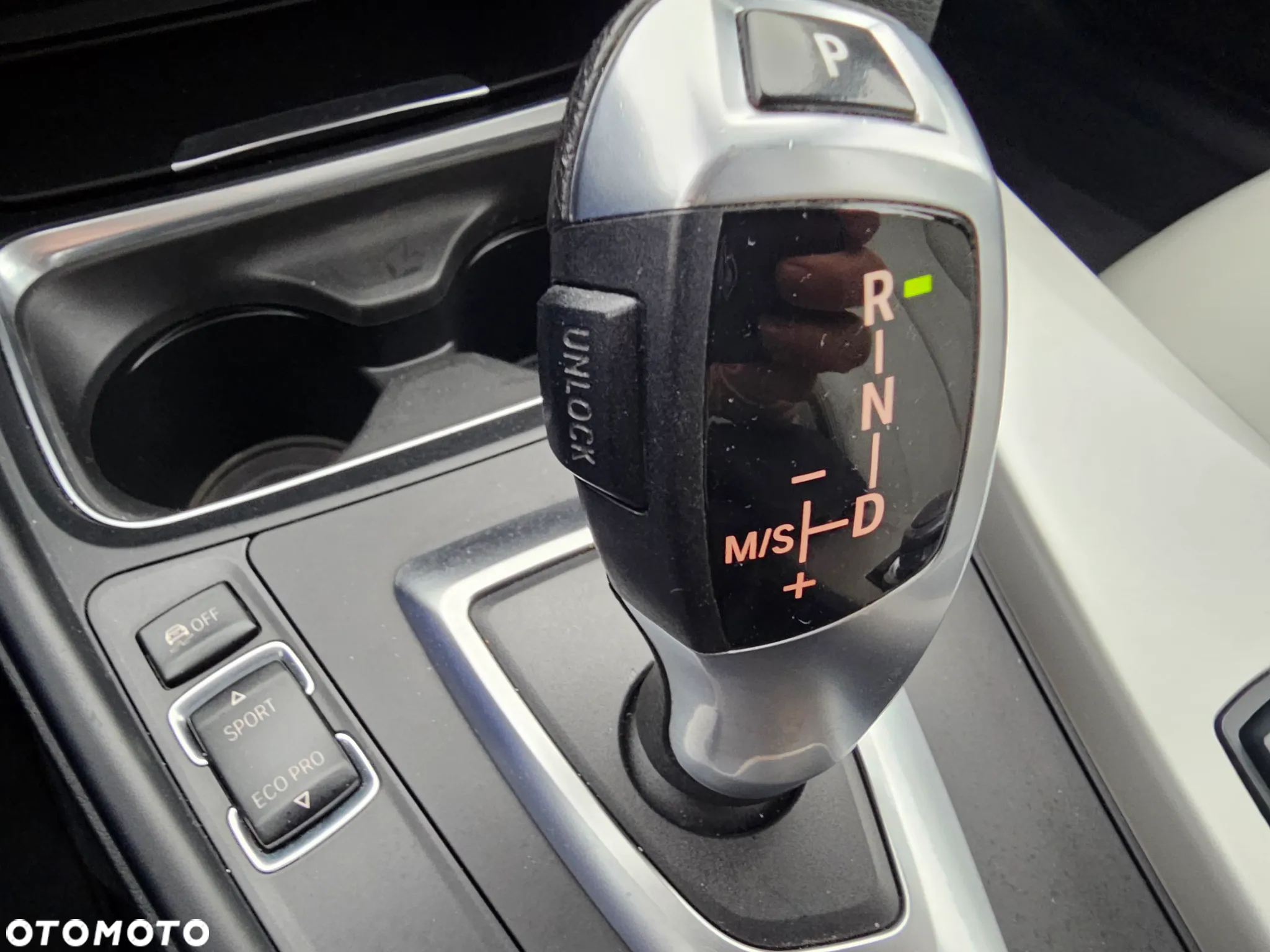 BMW Seria 3 318d Touring Luxury Line - 13