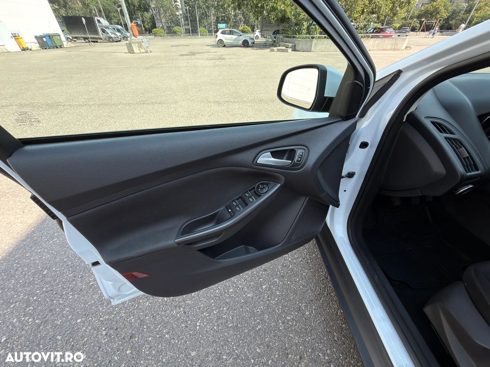 Ford Focus - 13