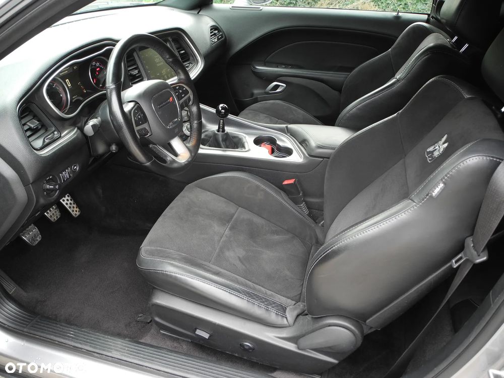 Dodge Challenger - 14