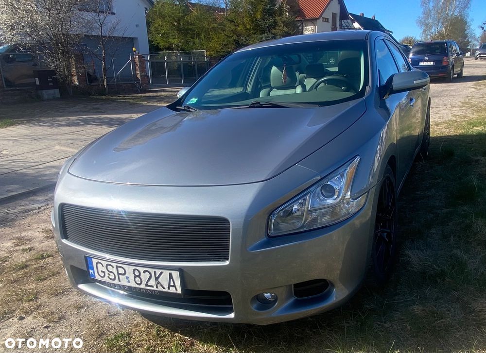 Nissan Maxima - 1