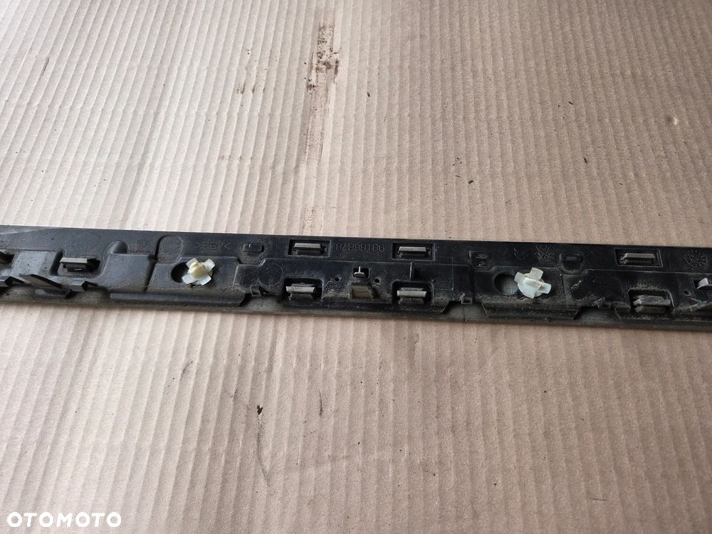 Listwa maskownica prowadnicy prawy bok Citroen Berlnigo IV EEV - 9