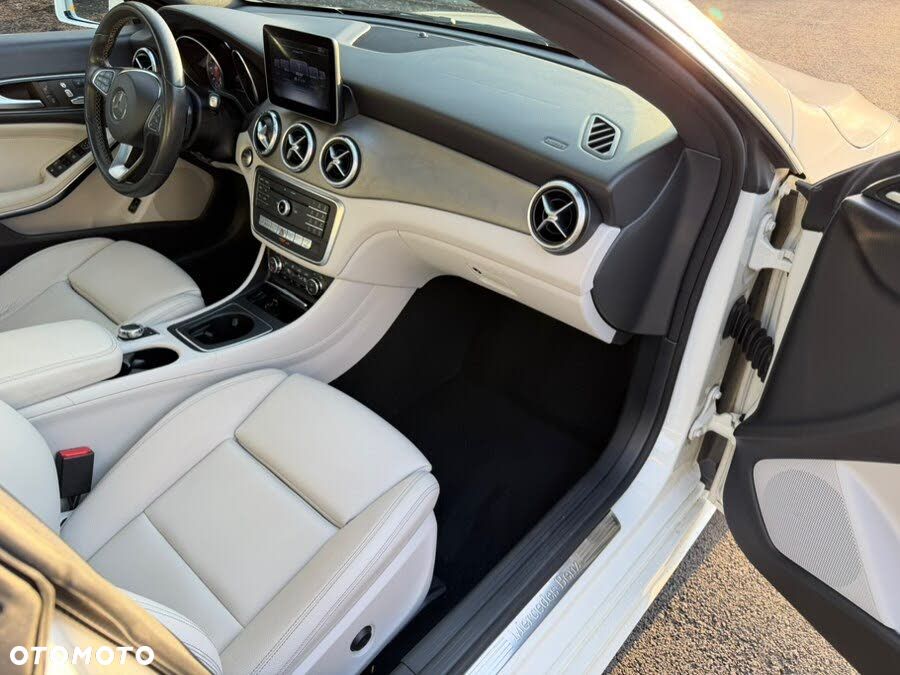 Mercedes-Benz CLA 250 4-Matic AMG Line - 18