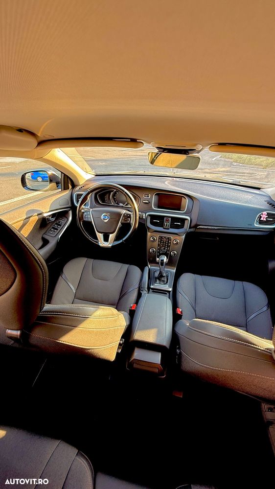 Volvo V40 D3 Momentum - 9