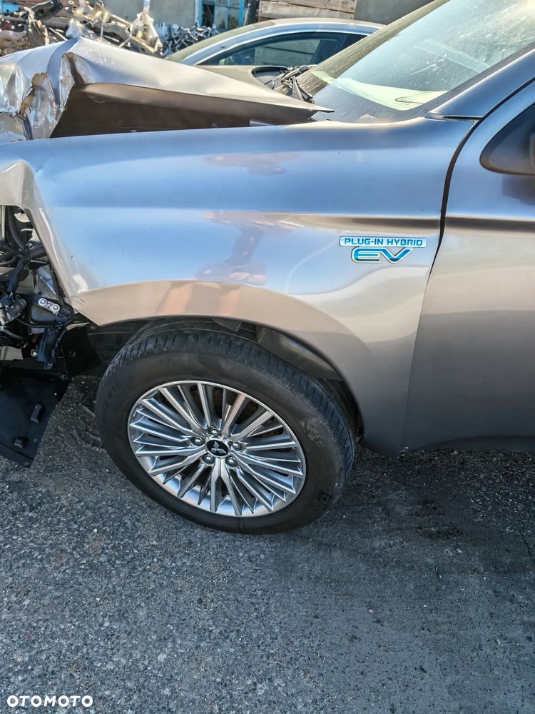 Mitsubishi Outlander 2.4 4WD Diamant+ - 13