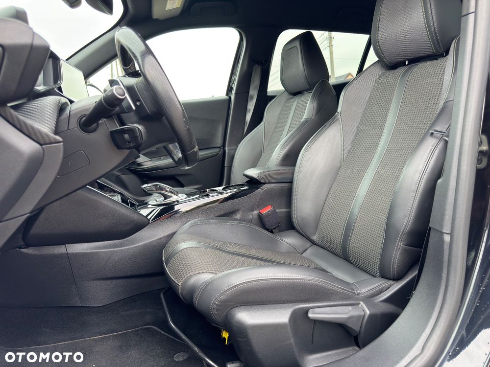 Peugeot 2008 PureTech 130 EAT8 GT - 16
