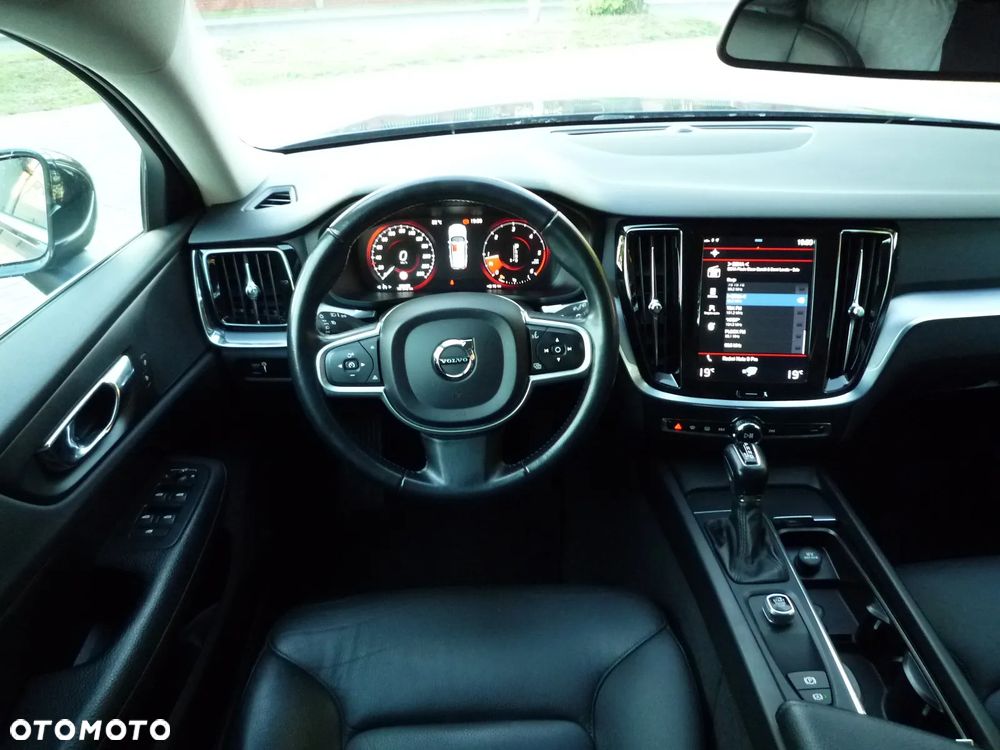 Volvo V60 D3 Drive-E Momentum - 25