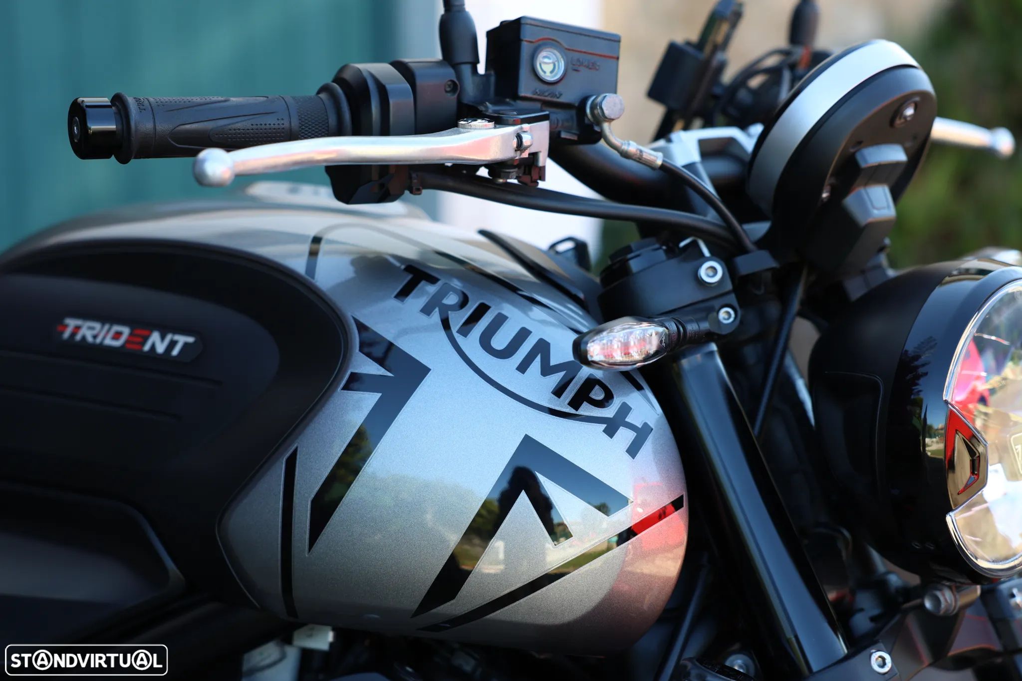 Triumph Trident - 1