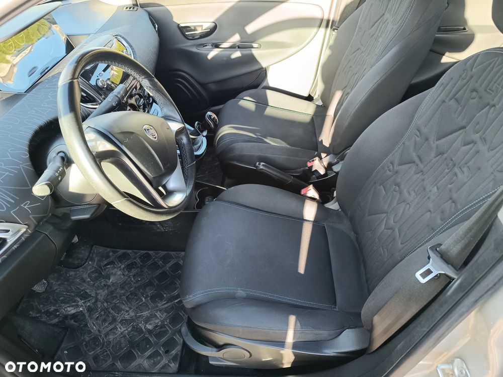 Lancia Ypsilon 1.2 8V Elefantino S&S - 9