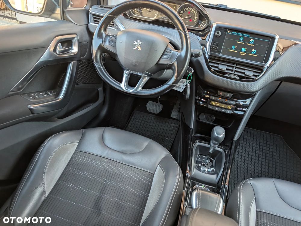 Peugeot 2008 1.2 Pure Tech Allure S&S EAT6 - 26