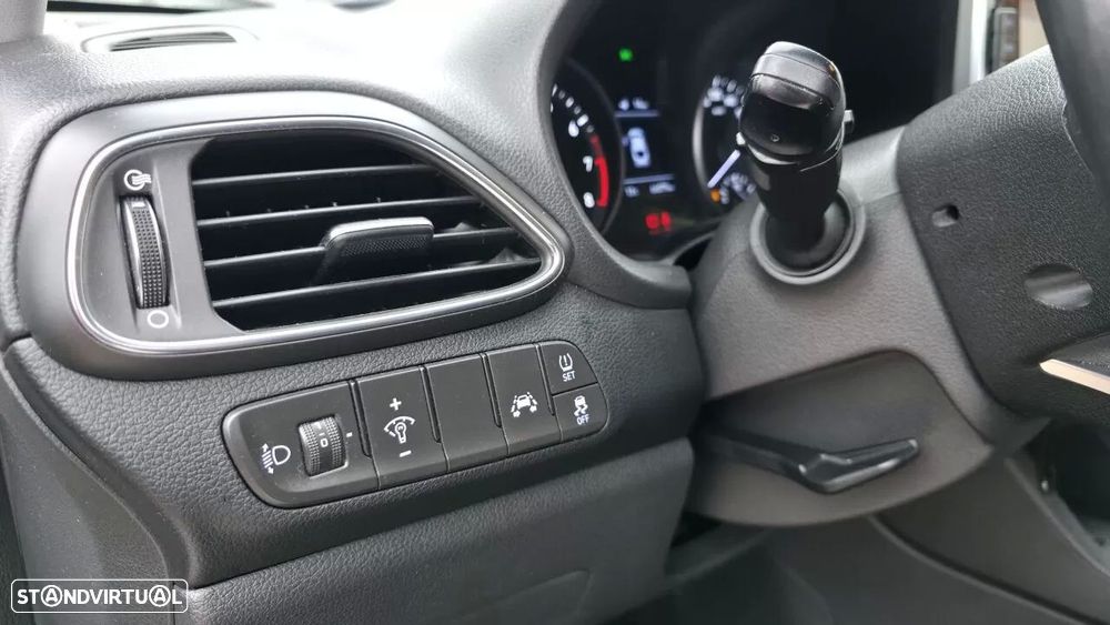 Hyundai i30 Fastback - 14