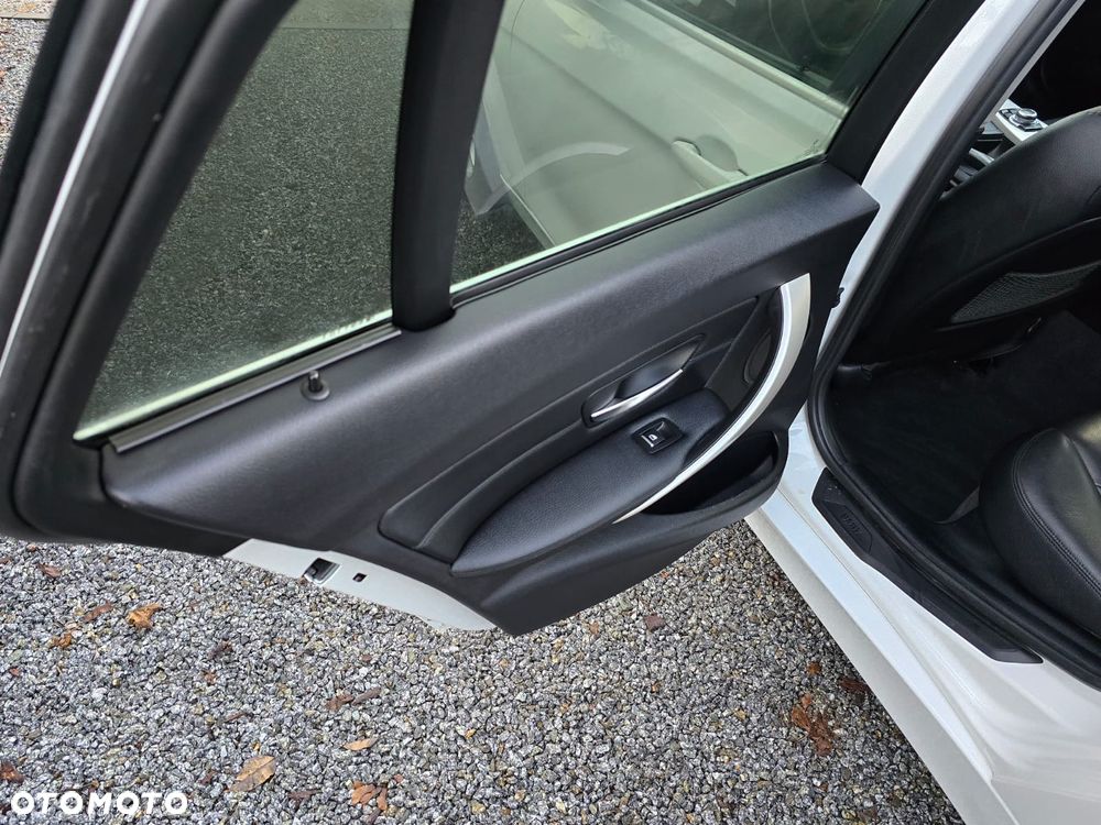 BMW Seria 3 320d xDrive Edition Luxury Line Purity - 16