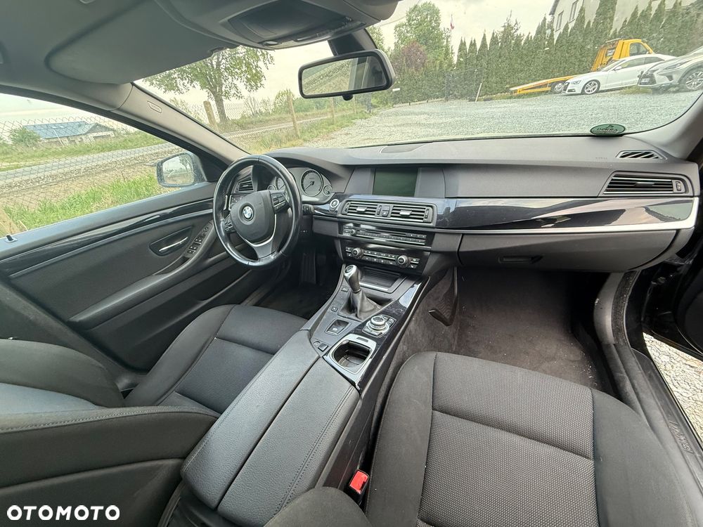 BMW Seria 5 523i - 4