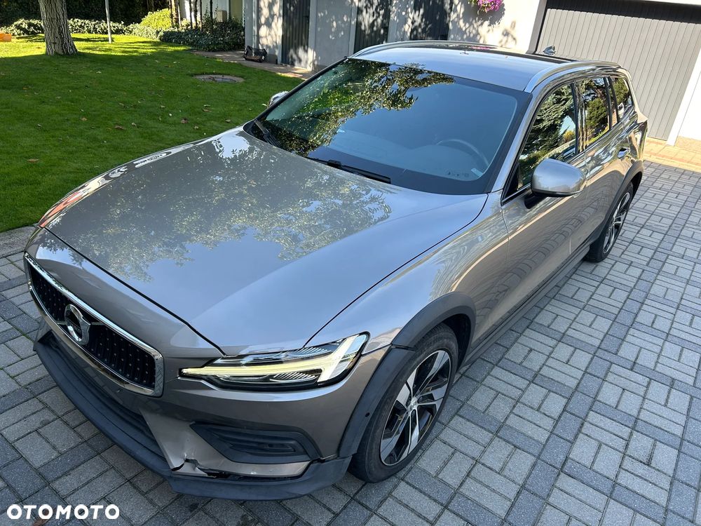 Volvo V60 Cross Country D3 Drive-E Momentum - 1